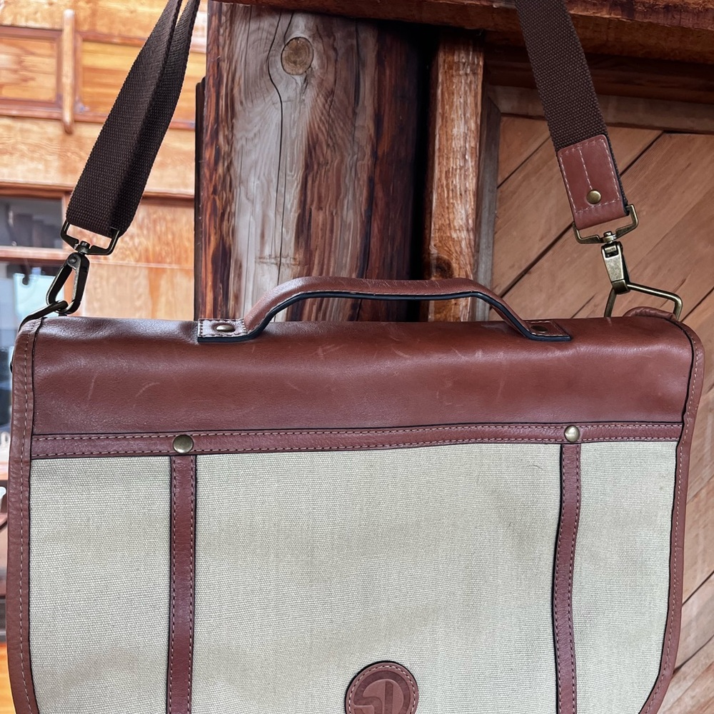 Straight Down Canvas and Leather Messenger Bag in like new condition